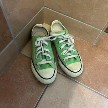 그린 컬러 캔버스 로우컷 스니커즈