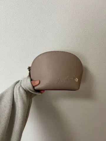 MARY QUANT 옅은 핑크 돔형 파우치