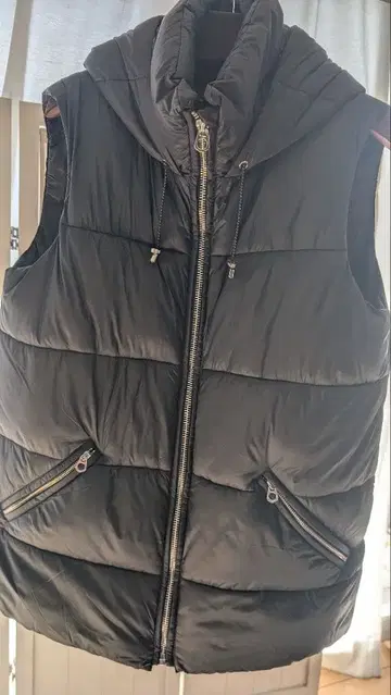 ZARA 충전솜 베스트 후드 부착 블랙
