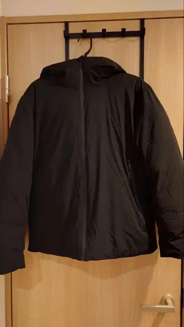 GIGA PUFF 퓨전 다운 블랙 S 사이즈 시착만 한 상품