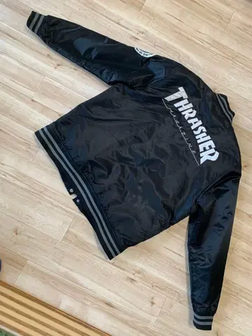 THRASHER MAJESTIC 콜라보 바시티 자켓 XL 사이즈