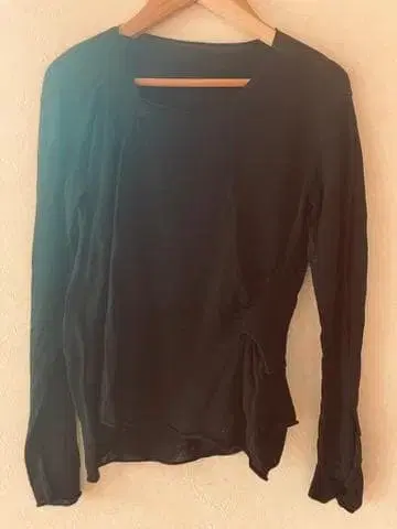 요건 레일 블랙 긴팔 상의 개더 실크 울