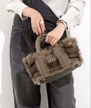 GOOD GRIEF! GCA EMB.FAUX FUR PINT TOTE