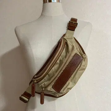 [ 새상품급 ] Felisi 페리지 힙색 바디백 골드 베이지