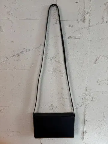 Aeta의 블랙 엔벨로프 숄더백