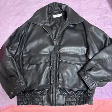 블랙 합성 피혁 박스 실루엣 자켓 SLY