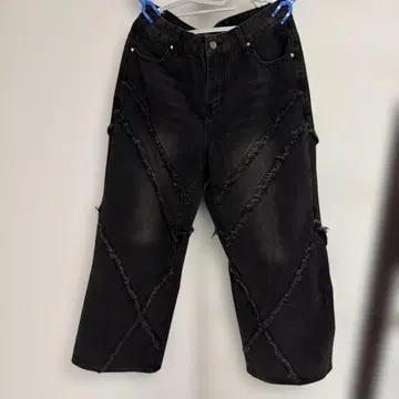 프린지 장식 블랙 데님 팬츠