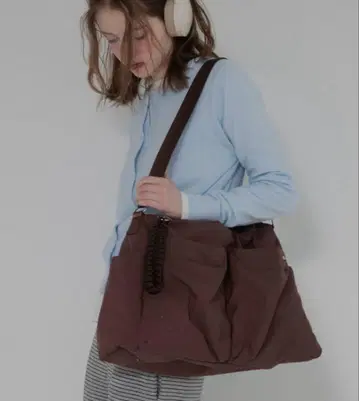 주멜로 퍼 숄더백 브라운