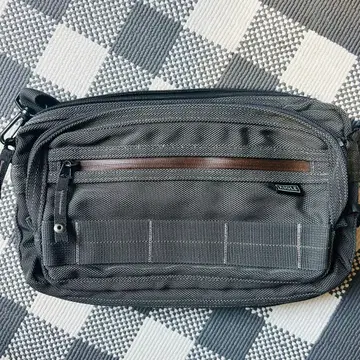 [ 선착순 ] AIGLE 그레이 나일론 바디백