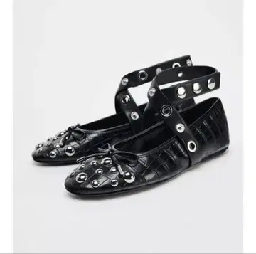 ZARA 리프 가공 스터드 장식 발레리나 슈즈