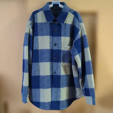 네이비와 베이지 체크 무늬 셔츠 자켓