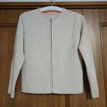 NONNO 크림색 긴팔 니트