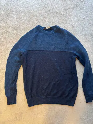 언더아머 다크 블루 크루넥 스웨터