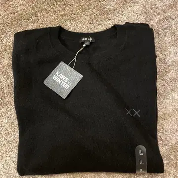 KAWS WINTER 블랙 크루넥 스웨터 L