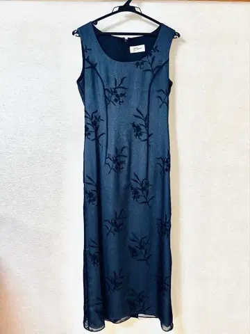 파티&피로연 네이비 꽃무늬 자수 슬리브리스 롱 원피스