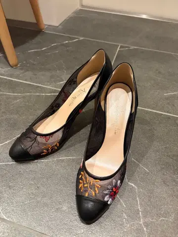 긴자 카네마츠 자수 메쉬 하이힐