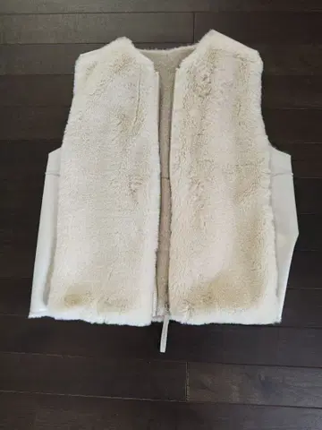 플리스 베스트 크림색 노카라