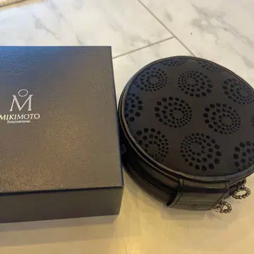 MIKIMOTO 블랙 가죽 파우치