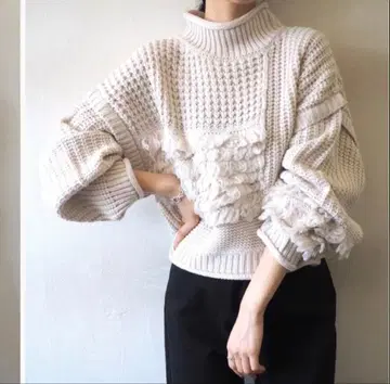 프릴 장식 블루 니트 스웨터 F 사이즈