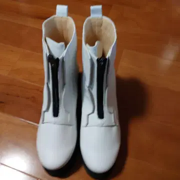 화이트 숏부츠 지퍼 포함