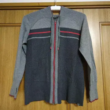 그레이 스트라이프 후드 부착 니트 후드티