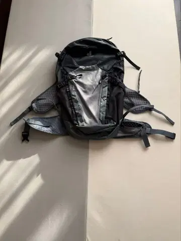 아웃도어용 그레이 백팩