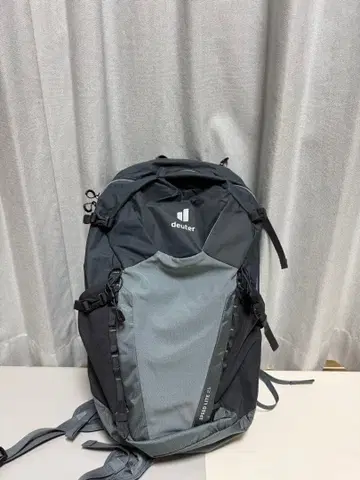 아웃도어용 그레이 백팩