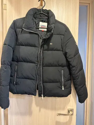 TOMMY 블랙 다운 자켓