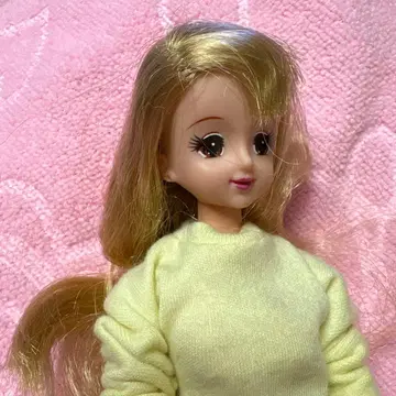 제니 인형 금발 스웨터 데님 스커트