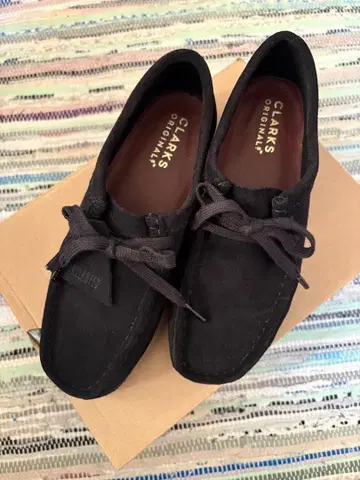 Clarks Wallabee 블랙 39 클락스 이세탄 구매
