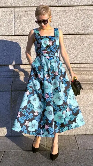 JENNE 슬리브리스 플레어 원피스