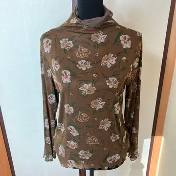 꽃무늬 긴팔 상의 브라운 계열 실크 100%