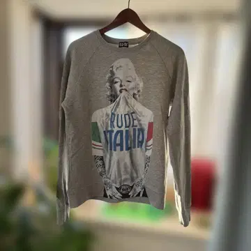RUDE 마릴린 몬로 맨투맨 그레이