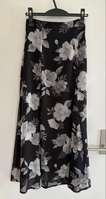 머큐리 듀오 새상품급 꽃무늬 머메이드 롱 스커트