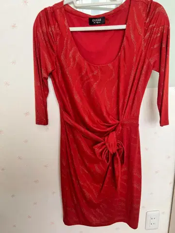 GUESS 레드 7부 소매 원피스 사이즈 6 안감 있는 원피스