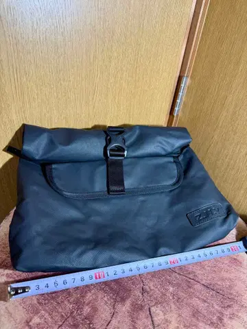 Z.N.Y. 블랙 숄더백