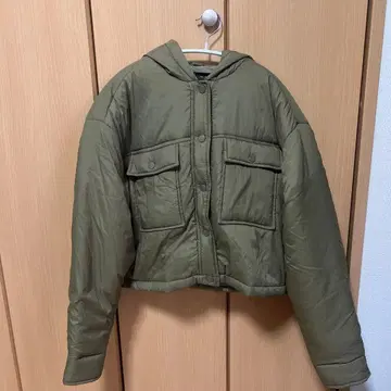 ZARA 후드 부착 카키 아우터 L 사이즈