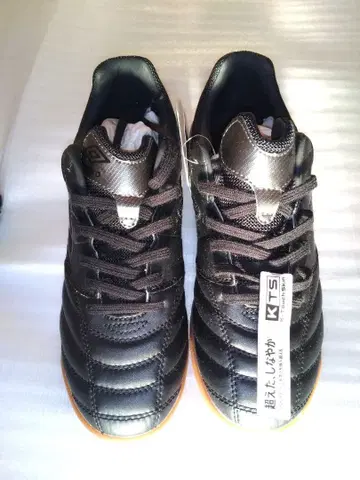 엄브로 26.0cm 블랙 KTS 풋살 실내용 [ 미사용 새상품 ]