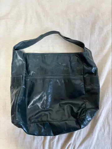 GENTEN 블랙 합성 피혁 숄더백