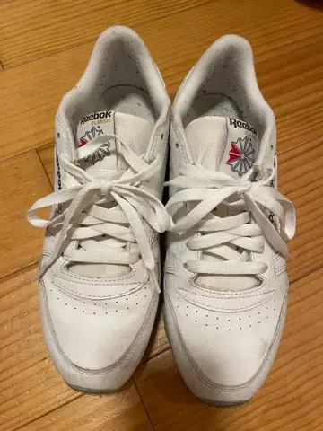 Reebok Classic 화이트 스니커즈 27cm
