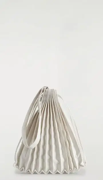 COS 아코디언 토트백 초크