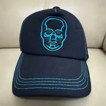 루시앙페라피네 스컬 자수 블랙 캡 스냅백