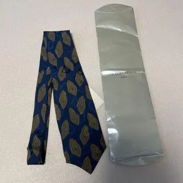 조르지오 아르마니 네이비 잎 무늬 넥타이