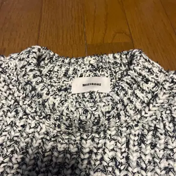 새상품급 MIESROHE 퍼프 슬리브 믹스 니트 one size