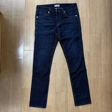 GUESS 슬림핏 데님 인디고 스키니 스트레치 한국제