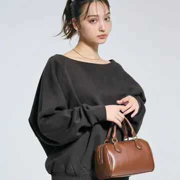 오프숄더 맨투맨 coca