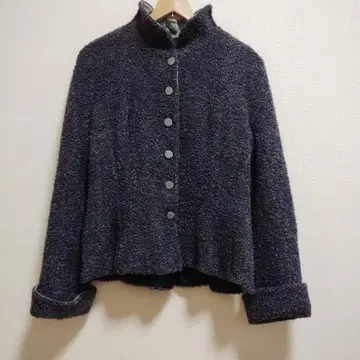 버튼 달린 자켓 퍼플 계열