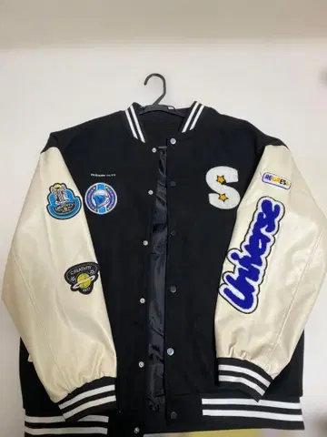 패치 포함 바시티 자켓 블랙/화이트