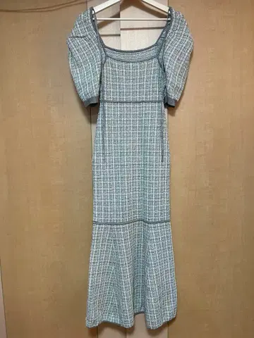 SNIDEL 체크 무늬 퍼프 슬리브 미디 원피스