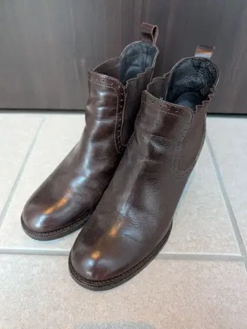 브라운 가죽 사이드 고어 부츠